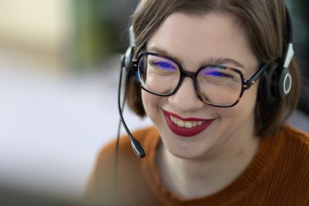 Télésecrétaire Gedo avec casque, à Plaintel en Côtes-d’Armor
